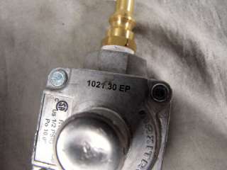Maxitrol Gas Pressure Regulator RV20LEF 1/2 PSIG NEW  