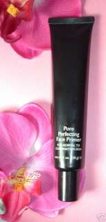 FACE PRIMER ABSORBS OIL CONTROLS BREAKOUTS  