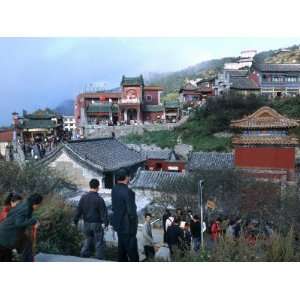 com Visitors Explore the Approach to Mt. Tai During the Moon Festival 