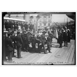    Bringing Gov. Clintons remains ashore,New York