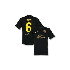  FC Barcelona Away Jersey Xavi # 6 (size XL) Sports 