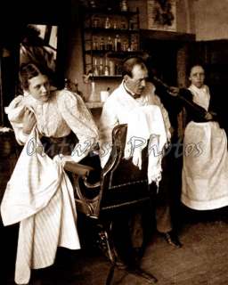 1900S BARBER SHOP BARBERSHOP  AFTER THE KISS  PHOTO  