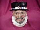 ROYAL DOULTON BEEFEATER 1946 SIGNED LOOK  