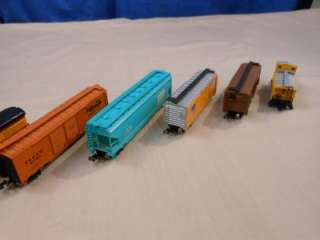 Scale CHESSIE Diesel Electric Locomotive + 5 Freight Cars FREE 