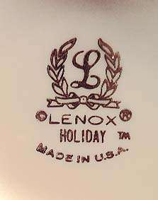 Lenox China HOLIDAY Holly Berries Gold Trim Round Vase 4 3/8  