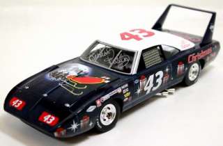 NEW 2011 RICHARD PETTY #43 CHRISTMAS AUTOGRAPHED 1970 PLYMOUTH 