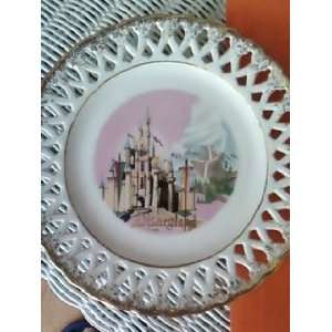  DISNEYLAND Collector Plate edged in 22kt Gold Everything 