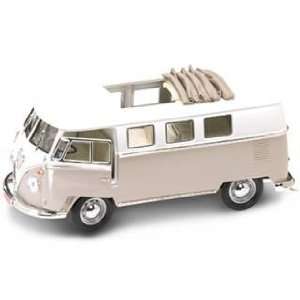   Road Legends 1/18 Volkswagen Microbus w/Sun Roof (Cream) Toys & Games