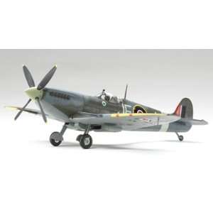   32 Supermarine Spitfire Mk.IXc Airplane Model Kit Toys & Games