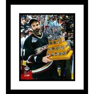   2007 Stanley Cup Champions with Conn Smythe Trophy Sports