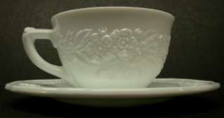 Vintage 1950s Indiana ORANGE BLOSSOM Flower White Milk Glass Cup 