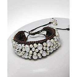 Cotton Modern Mosaic White Freshwater Pearl Pull Bracelet (Thailand 