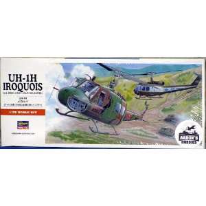  Hasegawa 1/72 UH 1H Iroquois (Huey) Toys & Games