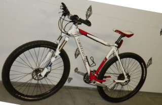   Redline D660 29er w/ lots of UPGRADES   21in  Red/White Mountain Bike