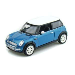  2001 Mini Cooper 1/24   Blue Toys & Games