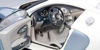 BUGATTI 16.4 VEYRON ICE BLUE / Pearl white 118 DIECAST CAR AUTOART 