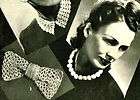 Vintage 1940s pretty crochet bead necklace,jewel​lery pa