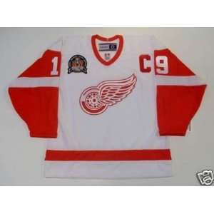 STEVE YZERMAN Detroit Red Wings Jersey 1997 CUP PATCH   Small