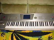 Korg Trinity 61 Key MIDI Keyboard Synthesizer   Perfect  