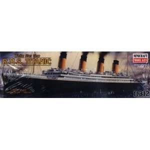  Minicraft 1/350 RMS Titanic Kit Toys & Games